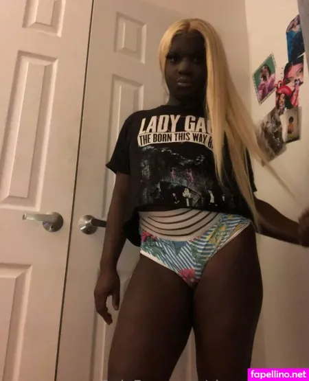 Sissy Serayah OnlyFans Thumbnail #5EfUb8uuBW