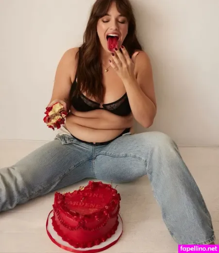 Sixtinerouyre OnlyFans Thumbnail #HdagZsf8xk