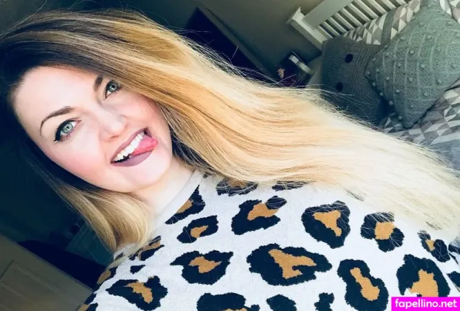 Sizzsarz OnlyFans Thumbnail #03YMHJFTZH