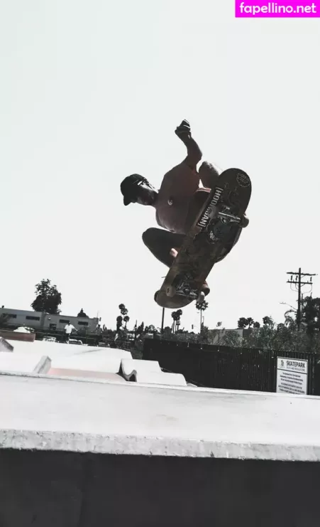 Skaterrboi OnlyFans Thumbnail #0OgvXCOCFL
