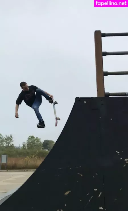 Skaterrboi OnlyFans Thumbnail #s7YdQAlmFP