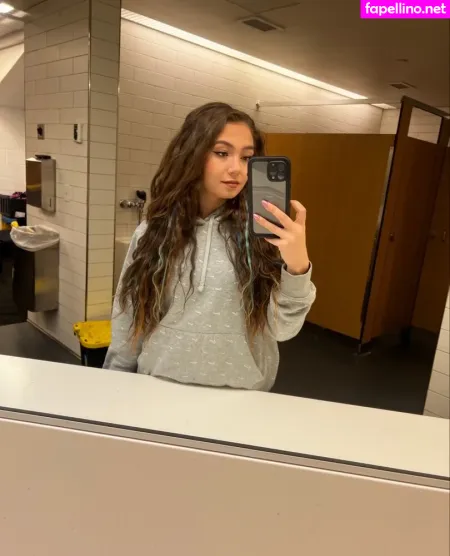 Skye Dolecki OnlyFans Thumbnail #m5maMEk6Ut