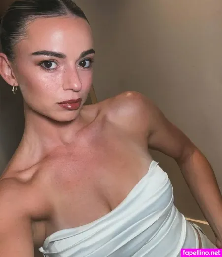 Skye Nicolson Skyebnic OnlyFans Thumbnail #Dyxr43SCzs