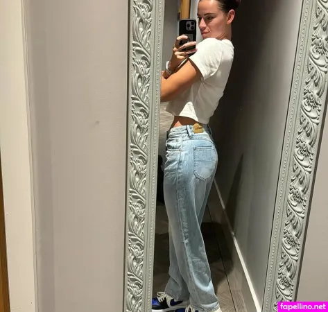 Skye Nicolson Skyebnic OnlyFans Thumbnail #Zwmy46N8p6