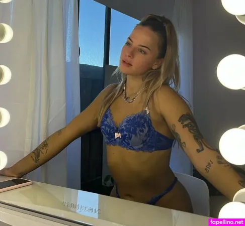 Skyla Giles OnlyFans Thumbnail #IRd69s4gaa