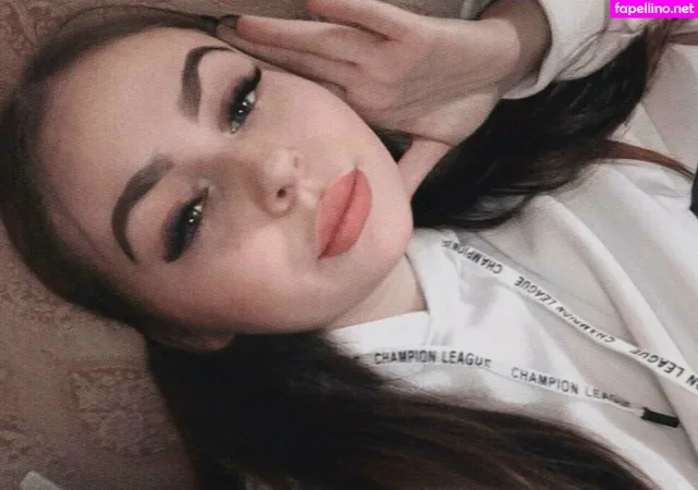 Skyli Kerr OnlyFans Thumbnail #URcOEoIfLG