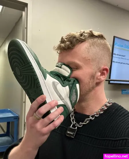 Slcsneakerlicker OnlyFans Thumbnail #swtQ2wdxwl