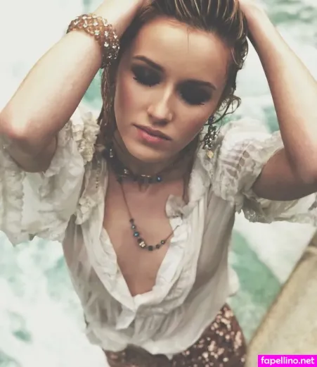 Sloane Avery photo