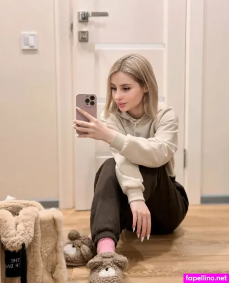 Sly Karina OnlyFans Thumbnail #KUUlebGUm4