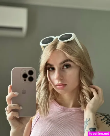 Sly Karina OnlyFans Thumbnail #YSFaVCUDbg