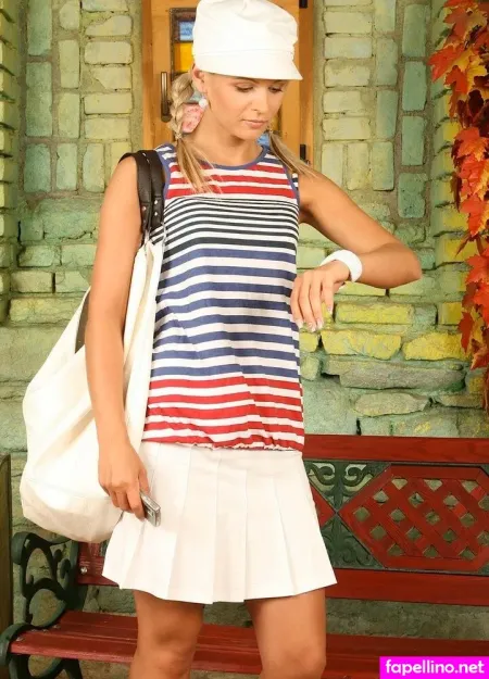 Small Bee Main Profile Photo