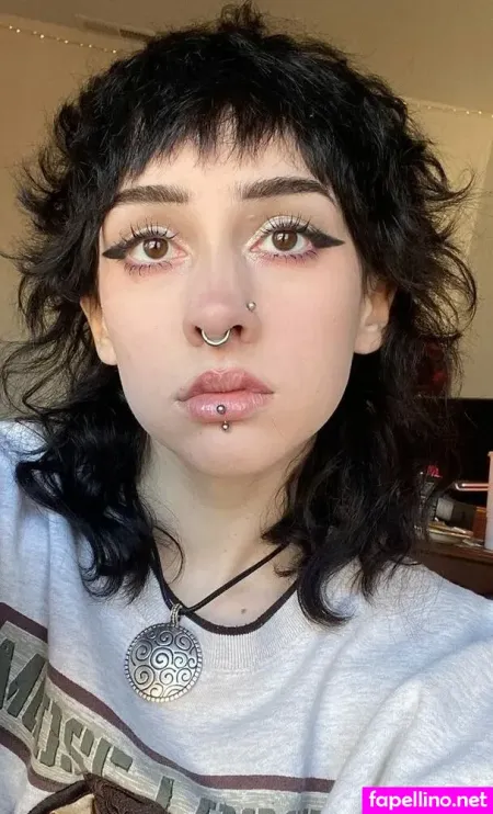 Smallwoundedfawn OnlyFans Thumbnail #zHrETRDR7z