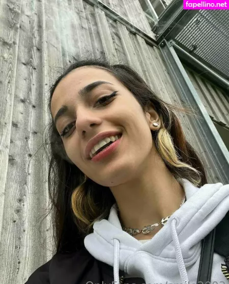 Smile2003 OnlyFans Thumbnail #WYFAttXpV5