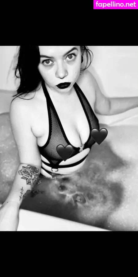 Smokewitch13 OnlyFans Thumbnail #1HeuNv6zk7