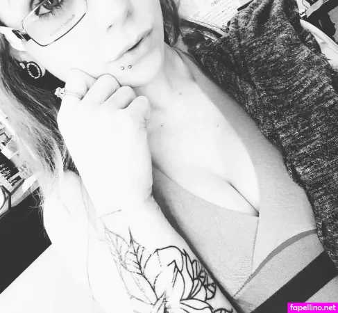 Smoking Babee OnlyFans Thumbnail #nk6W2GPtMB