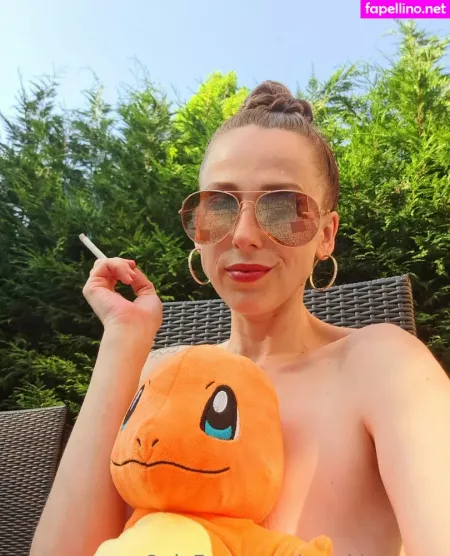 Smokingmom OnlyFans Thumbnail #GthB9EtAVB