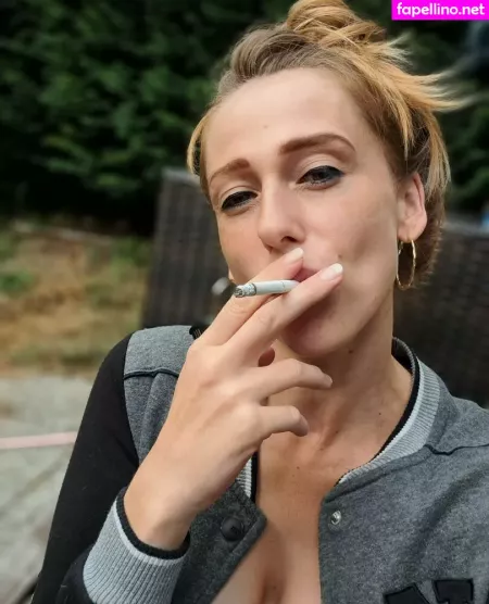 Smokingmom OnlyFans Thumbnail #WX1Gr6V9hb