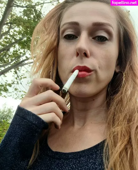 Smokingmom OnlyFans Thumbnail #q3LzXt8mW2