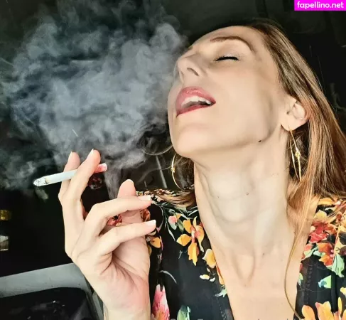 Smokingmom OnlyFans Thumbnail #xFoG3Qddny