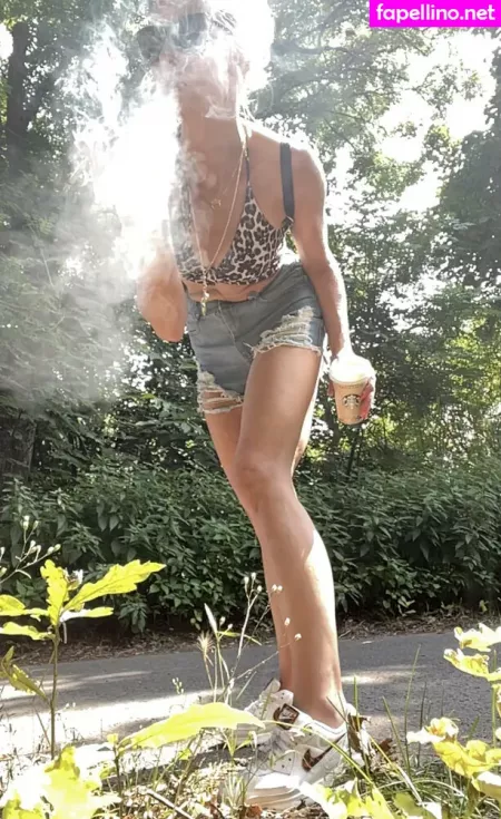 Smokingqueenalina OnlyFans Thumbnail #lpobZwtxS1