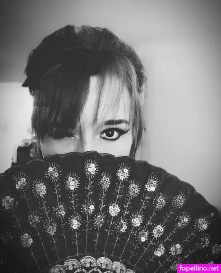 Smolnovafoxx Main Profile Photo