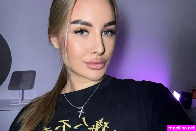 Snakemary Main Profile Photo