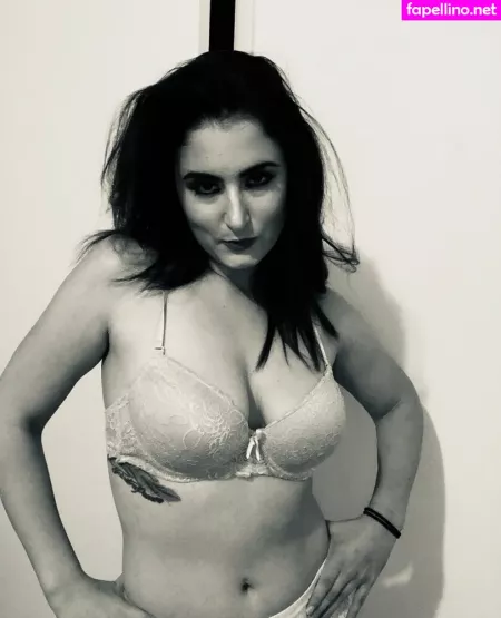 Snarkybrunette OnlyFans Thumbnail #p5xqGlnmrJ