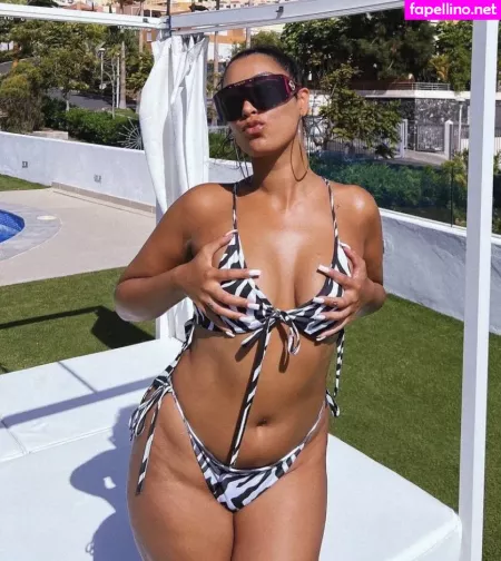 Snoochie Shy OnlyFans Thumbnail #Z5shwBgOZH