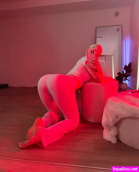 Snowbunniboo OnlyFans Thumbnail #XFD1RnU4xR