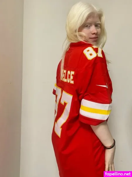 Snowwhitebellaxo OnlyFans Thumbnail #4aph8HPCEv