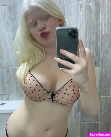 Snowwhitebellaxo OnlyFans Thumbnail #ZOjiBeR0wp