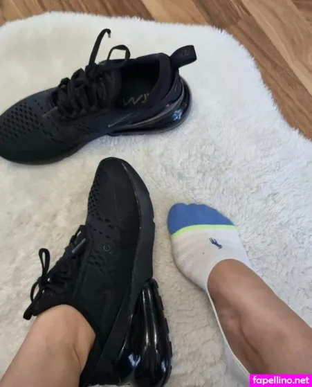 Socksqueenforyou OnlyFans Thumbnail #CUf0X5jwBK