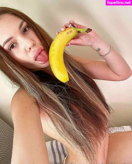 Sofa Ukr OnlyFans Thumbnail #7JODKMt5yr