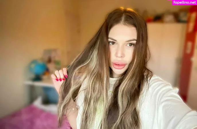 Sofa Ukr OnlyFans Thumbnail #SEXXVk4oQv