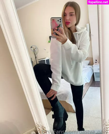 Sofa Ukr OnlyFans Thumbnail #YwOZphgnw6