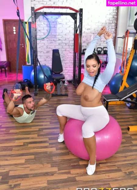 Sofia Lee OnlyFans Thumbnail #4Gxw1ryMXq