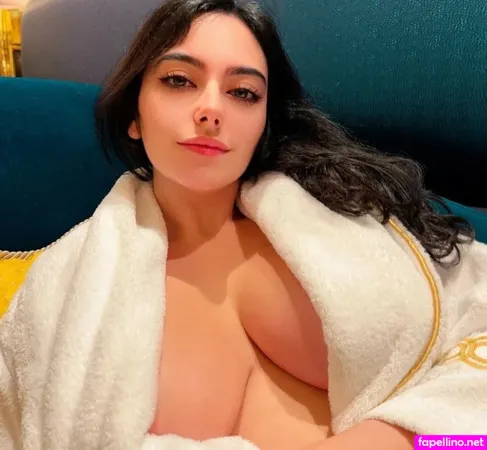 Sofia Mina Delle Cave OnlyFans Thumbnail #W8Af5ViAGH