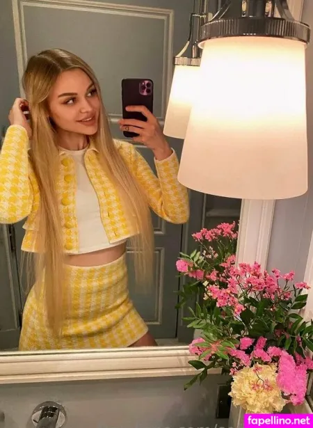 Sofia Moor OnlyFans Thumbnail #TigOiwV1Qn