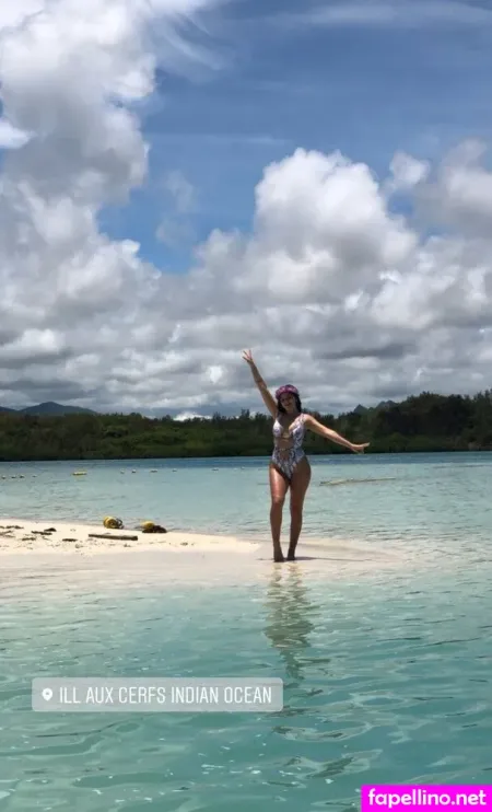 Sofia Reise OnlyFans Thumbnail #3E3j8i2cJl