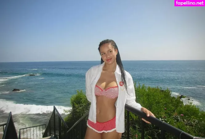 Sofia Wylie OnlyFans Thumbnail #yvcFXEQ7Ec