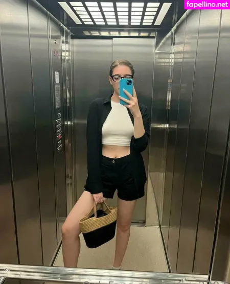 Sofiaa2307 OnlyFans Thumbnail #4CUpa8o1X1