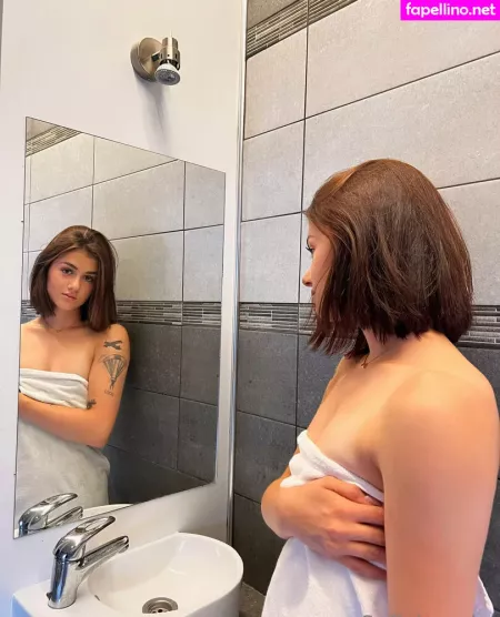 Sofialaroche OnlyFans Thumbnail #3QvVIelSpg