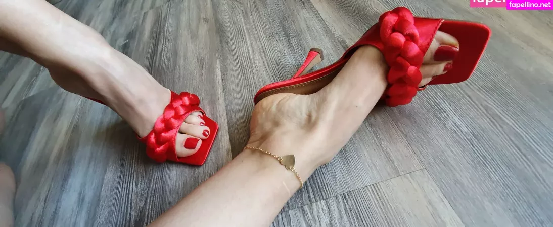 Sofiastoes OnlyFans Thumbnail #MFCWzfxOv9