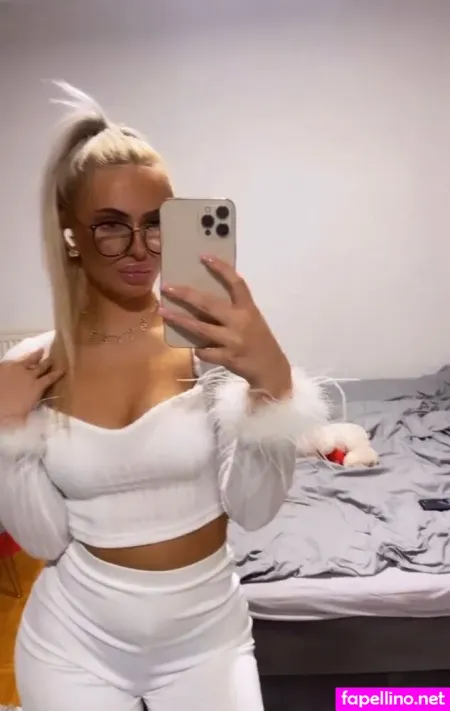 Sofie Christin OnlyFans Thumbnail #cwV6PvFJ21
