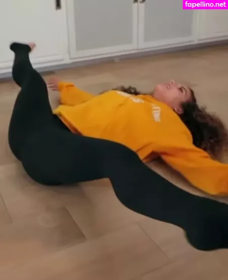 Sofie Dossi OnlyFans Thumbnail #SaVbYZkW7Q