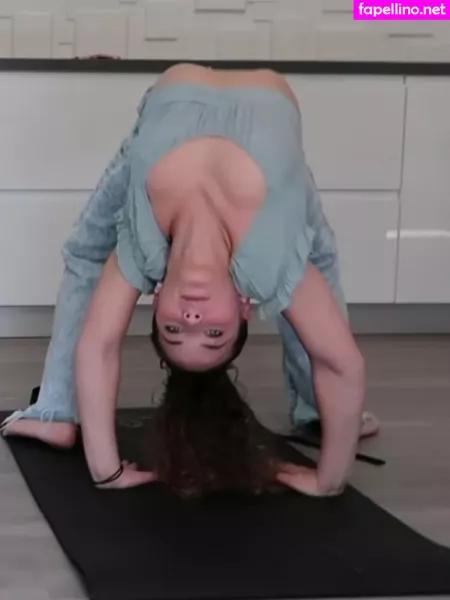 Sofie Dossi OnlyFans Thumbnail #tan8bfqkiP