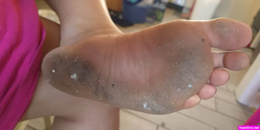 Solo Toes OnlyFans Thumbnail #DZZbyP8XJt