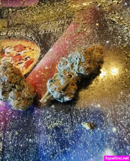 Somestonergirl OnlyFans Thumbnail #O2Rk6GmYsV