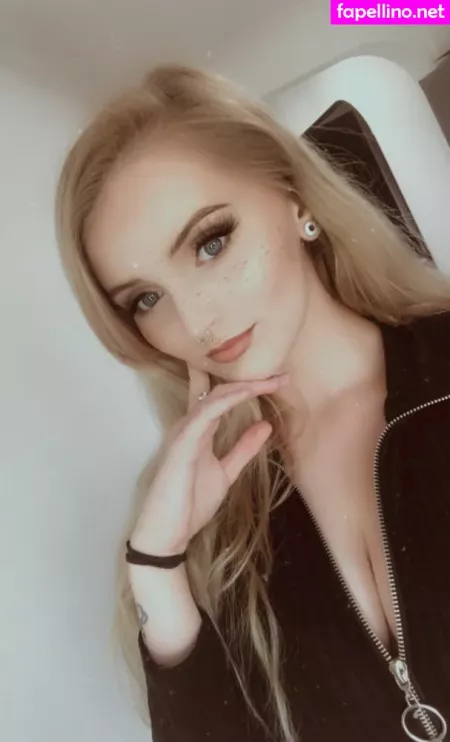 Somethingbee OnlyFans Thumbnail #PRZF1U7m31