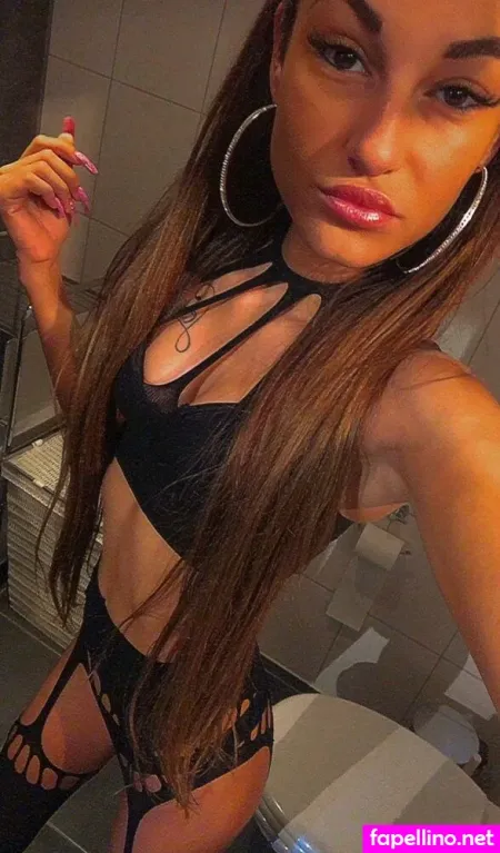 Somogyi Lanyok OnlyFans Thumbnail #beob7y7zIO